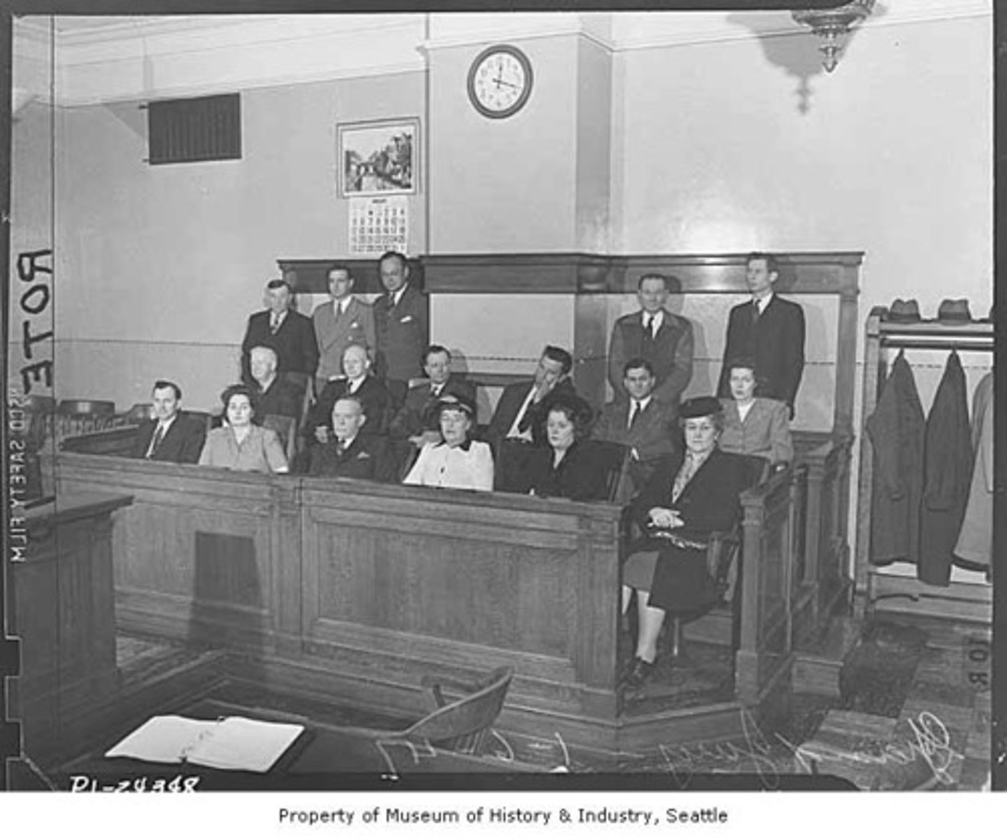 <p>juror</p>
