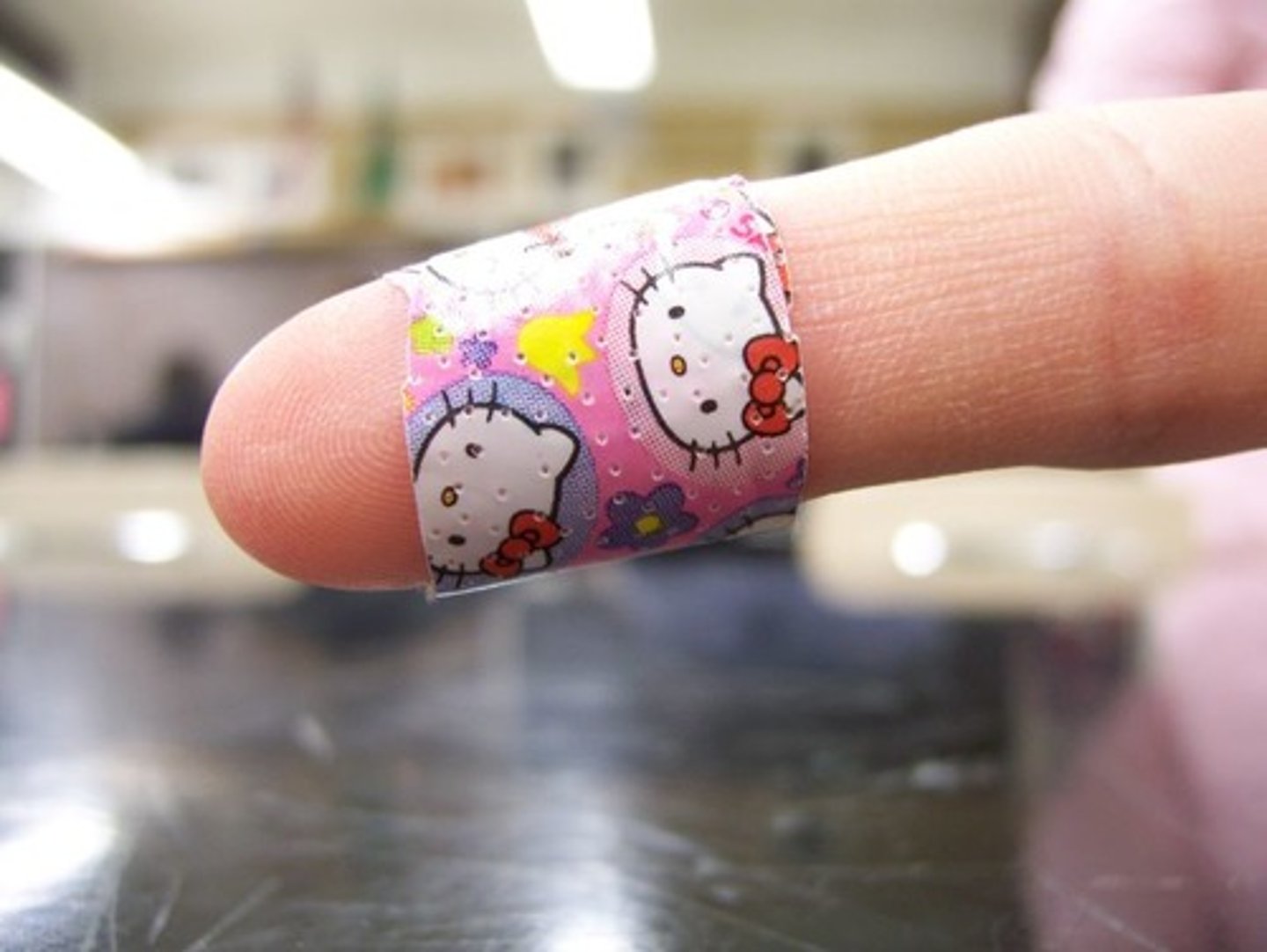 <p>to hurt one self (on a specific body part)</p>