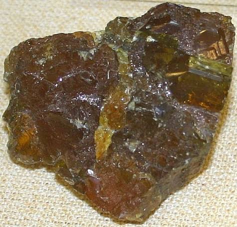 <p>Luster that resembles that of amber</p>