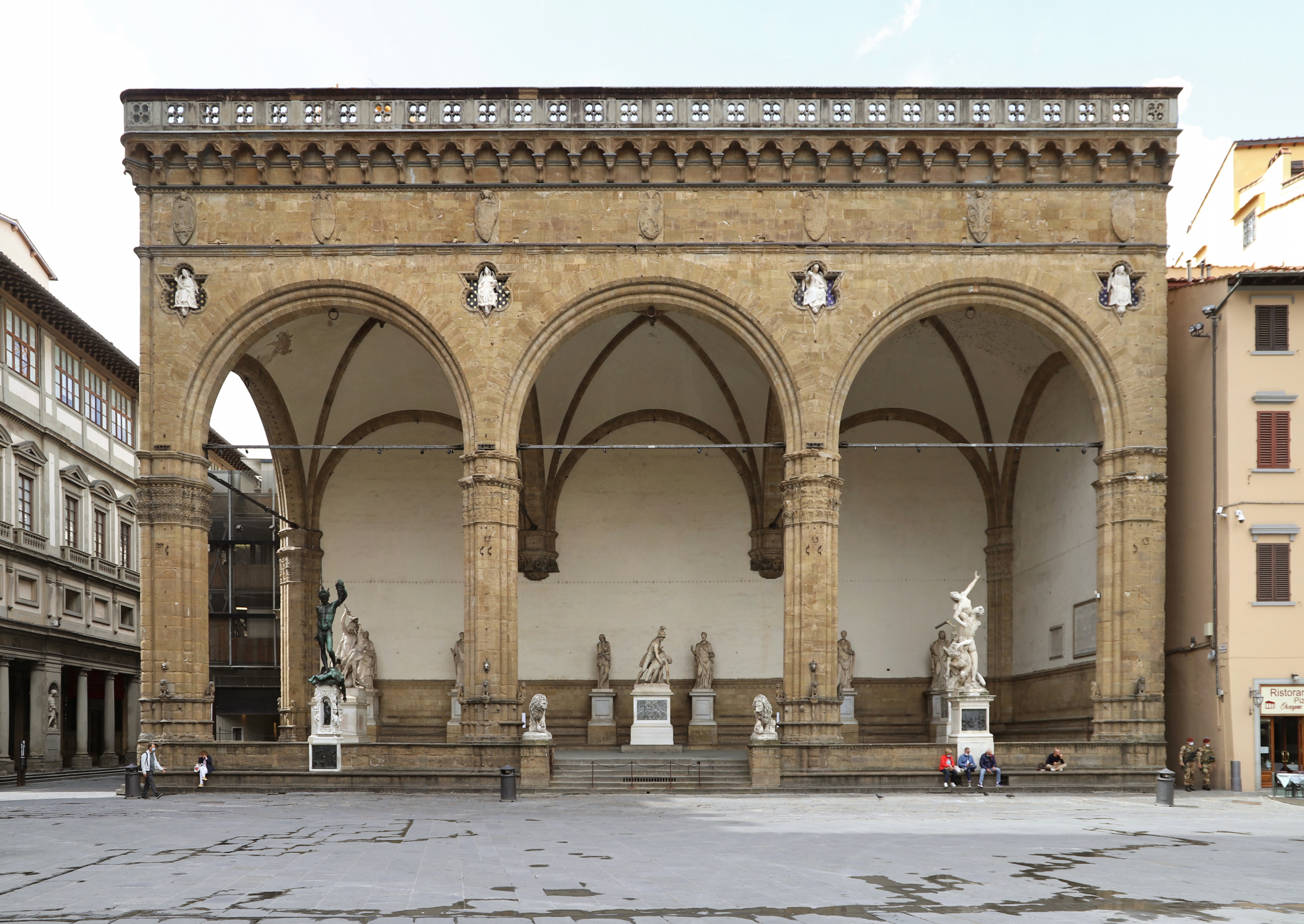 <p><span>A gallery or room with one or more open sides</span></p>