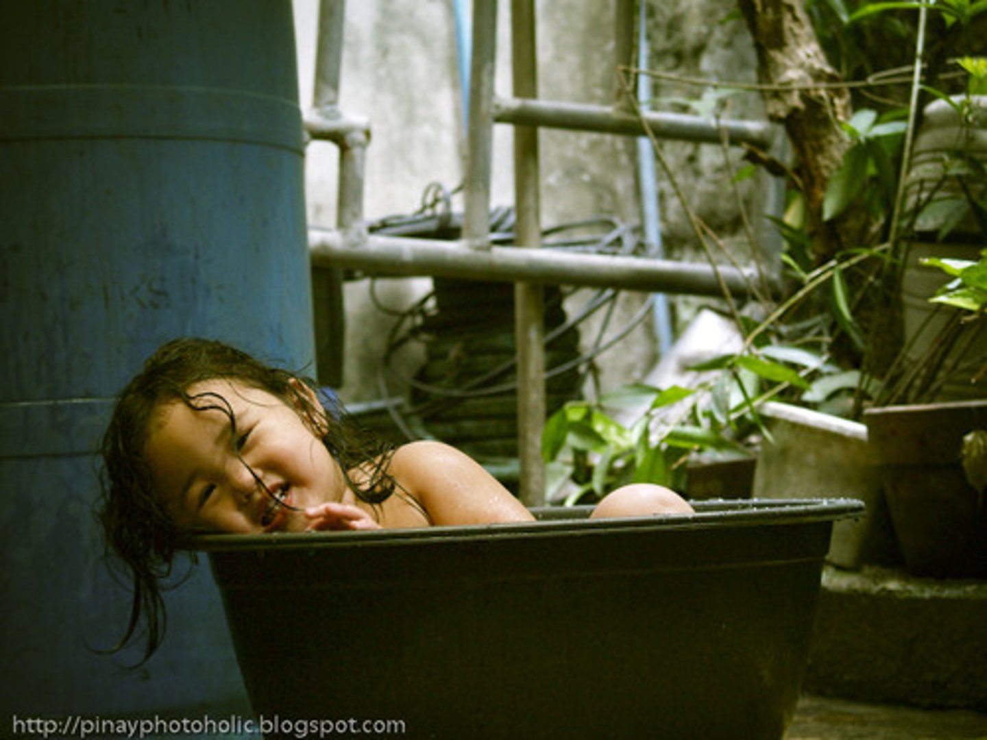 <p>to take a bath</p>