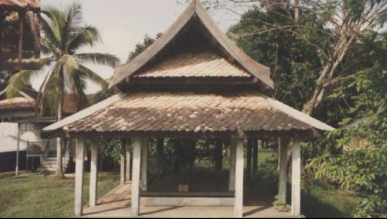 <p><span>built in a kampung (community) as a communal meeting and resting place</span></p><p></p>