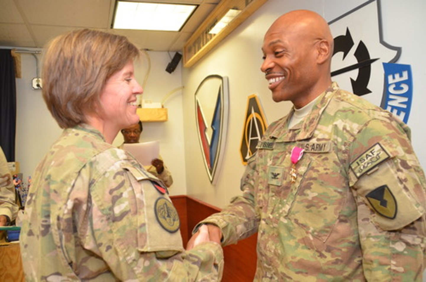 <p>xứng đáng, đáng được (nhận cái gì đó)</p><p>Not everyone's life merits biographical interest, but hers certainly does.</p><p>→ Không phải cuộc đời ai cũng đáng để viết thành tiểu sử, nhưng cuộc đời cô ấy thì chắc chắn là có <3</p>