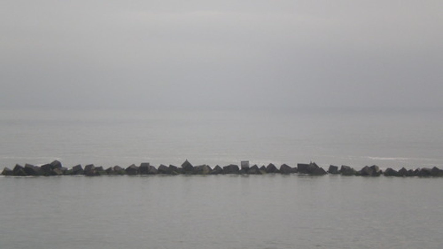 <p>huīsè - màu xám</p>