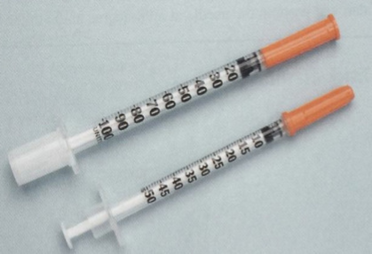 <p><span><span>similar to a hypodermic syringe, but the scale is specially designed for insulin: a 100-unit calibrated scale intended for use with U-100 insulin</span></span></p>