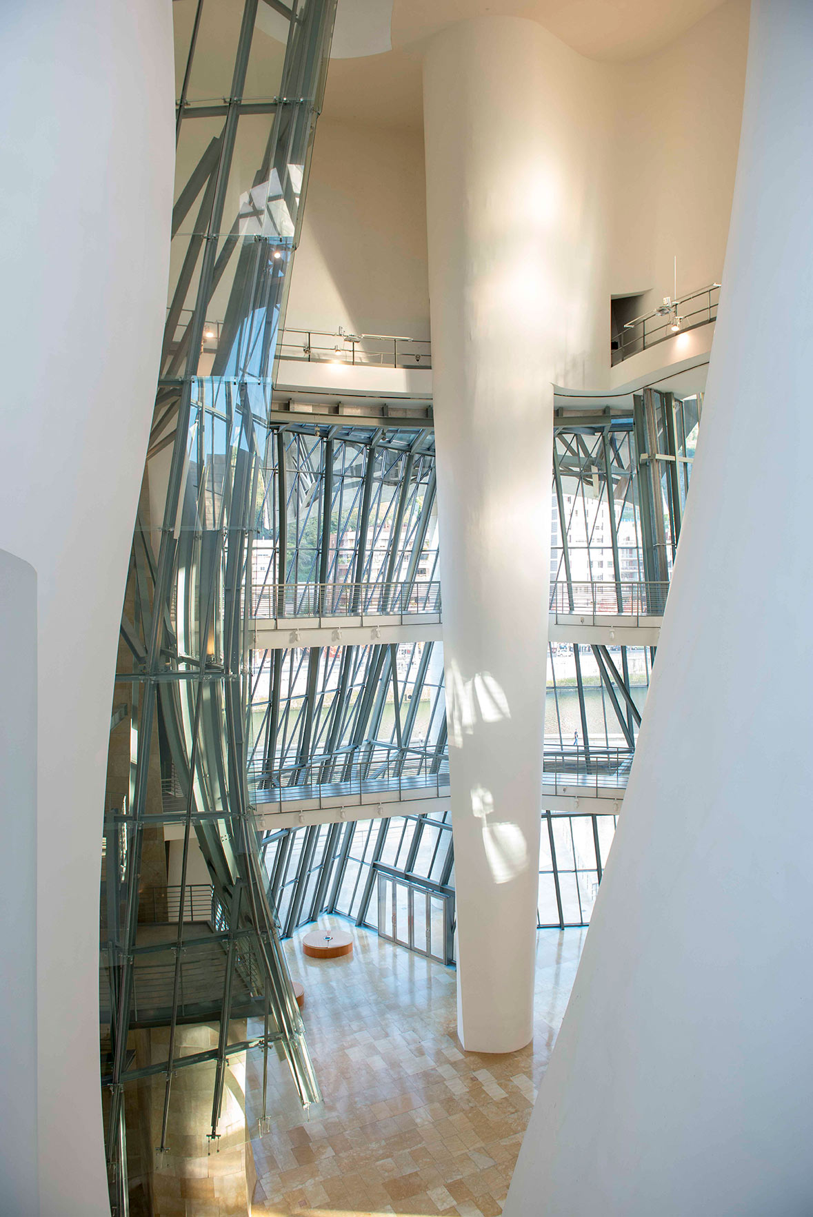 <ul><li><p>By Frank Gehry (1997)</p></li><li><p>building has swirling forms and shapes that contrast with the industrial landscape of Bilbao.</p></li><li><p>modern art museum featuring contemporary art in a contemporary architectural setting.</p></li></ul>