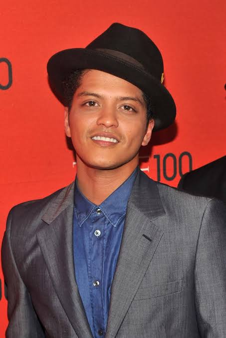 <p>Il ne connaît pas</p><p>My cousin does not know who Bruno Mars is</p><p>This is because she lives in Pakistan and does not listen to his songs.</p>