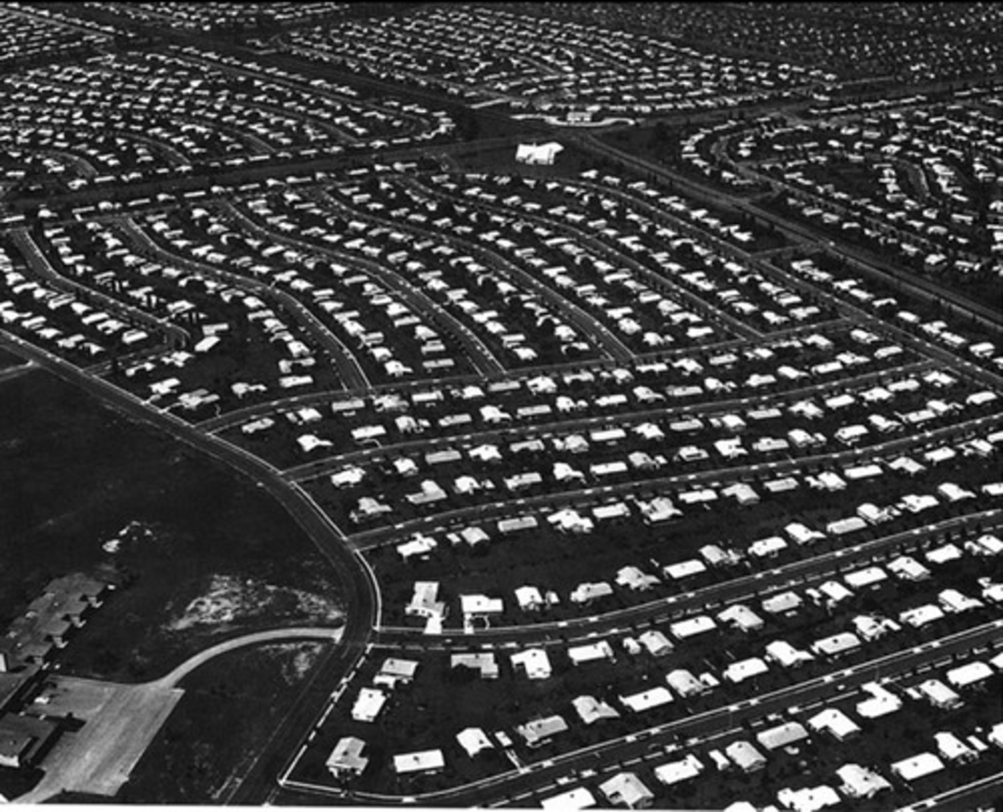 <p>planned suburban communities of cheap, mass-produced houses built by William Levitt all over the country during the 1950s.</p>