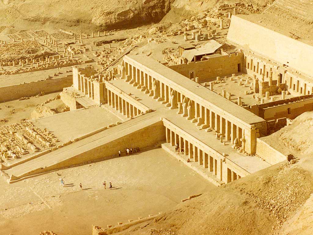 <p>#21 Mortuary temple of Hatshepsut - <strong>Location</strong></p>