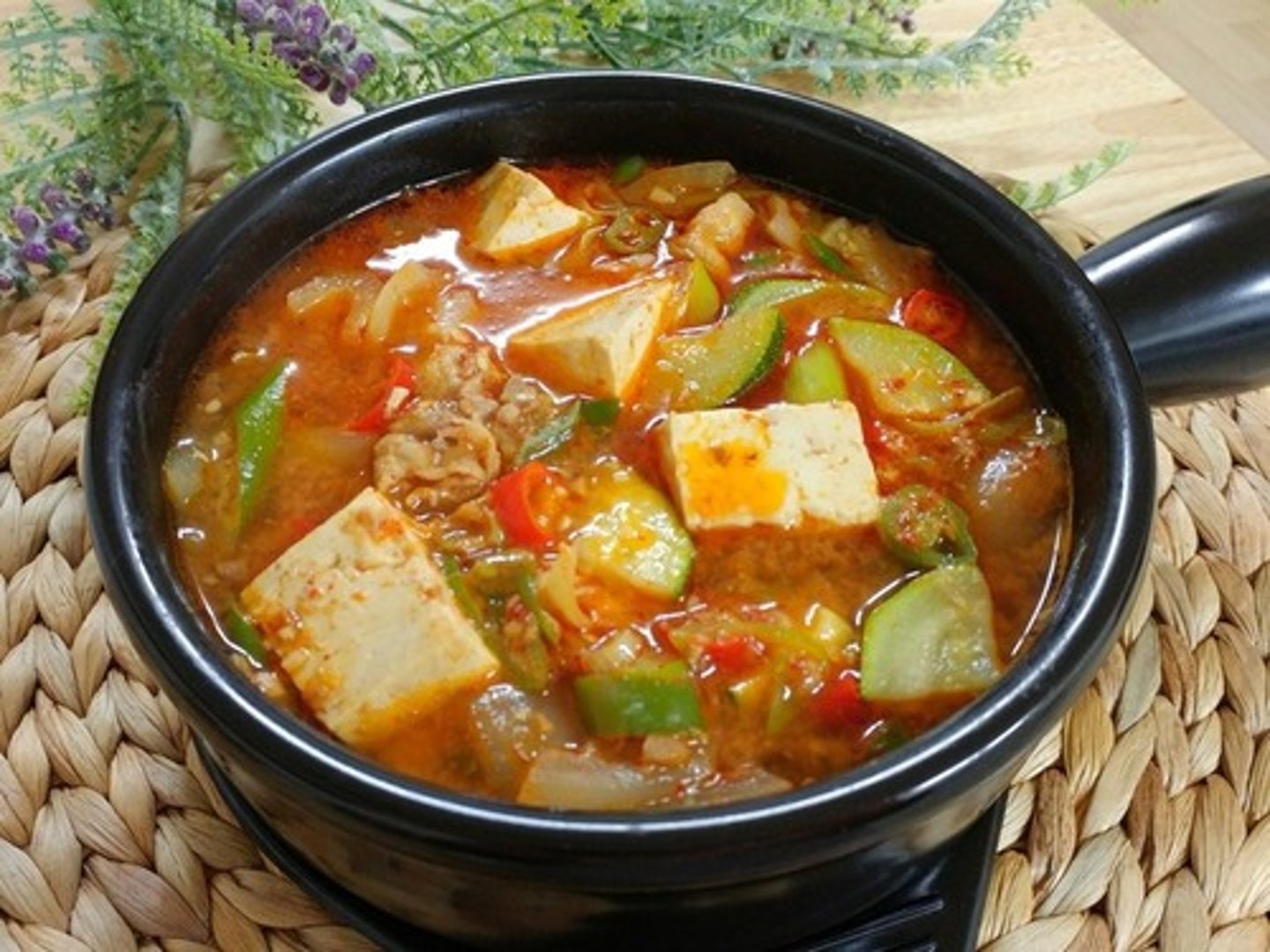 <p>Estofado de pasta de soja fermentada</p>