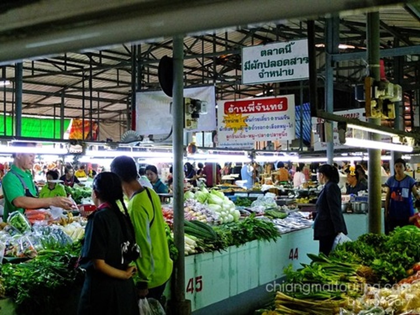 <p>shì chǎng - market - thị trường, chợ</p>