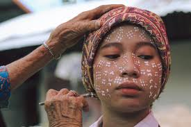 <p>face paint worn by wedded couple in the culture of the Yakan</p>