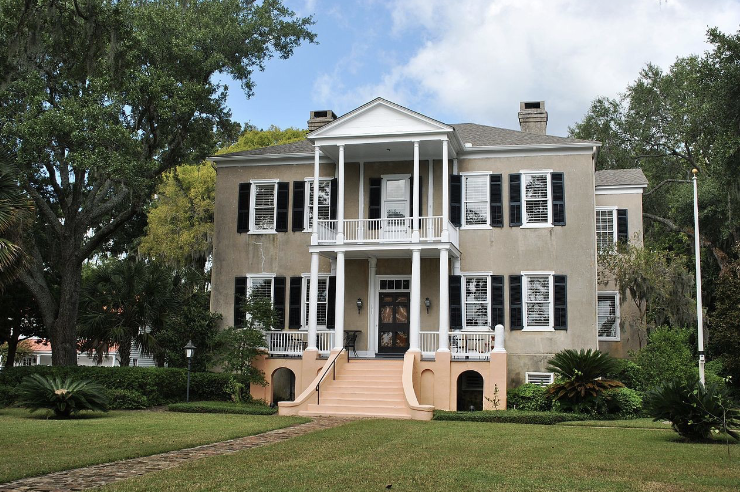 <p><span>Typically two story</span><br><span>Front entry portico supported by</span><br><span>columns (equaling height of structure)</span><br><span>Centered gable</span><br><span>Side gabled or low hipped roof</span><br><span>Front door typically has a fan light</span><br><span>Typically have Roman type columns</span><br><span>More high styles have rounded,</span><br><span>arched or semi-circular windows.</span></p>
