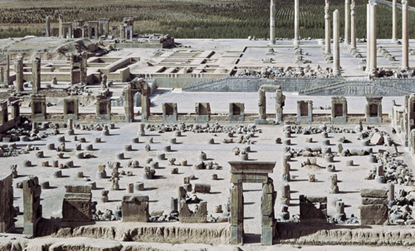 <p>A complex of palaces, reception halls, and treasury buildings erected by the Persian kings Darius I (used columns rather than walls)</p>
