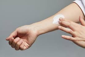 <p>to put on/apply</p>