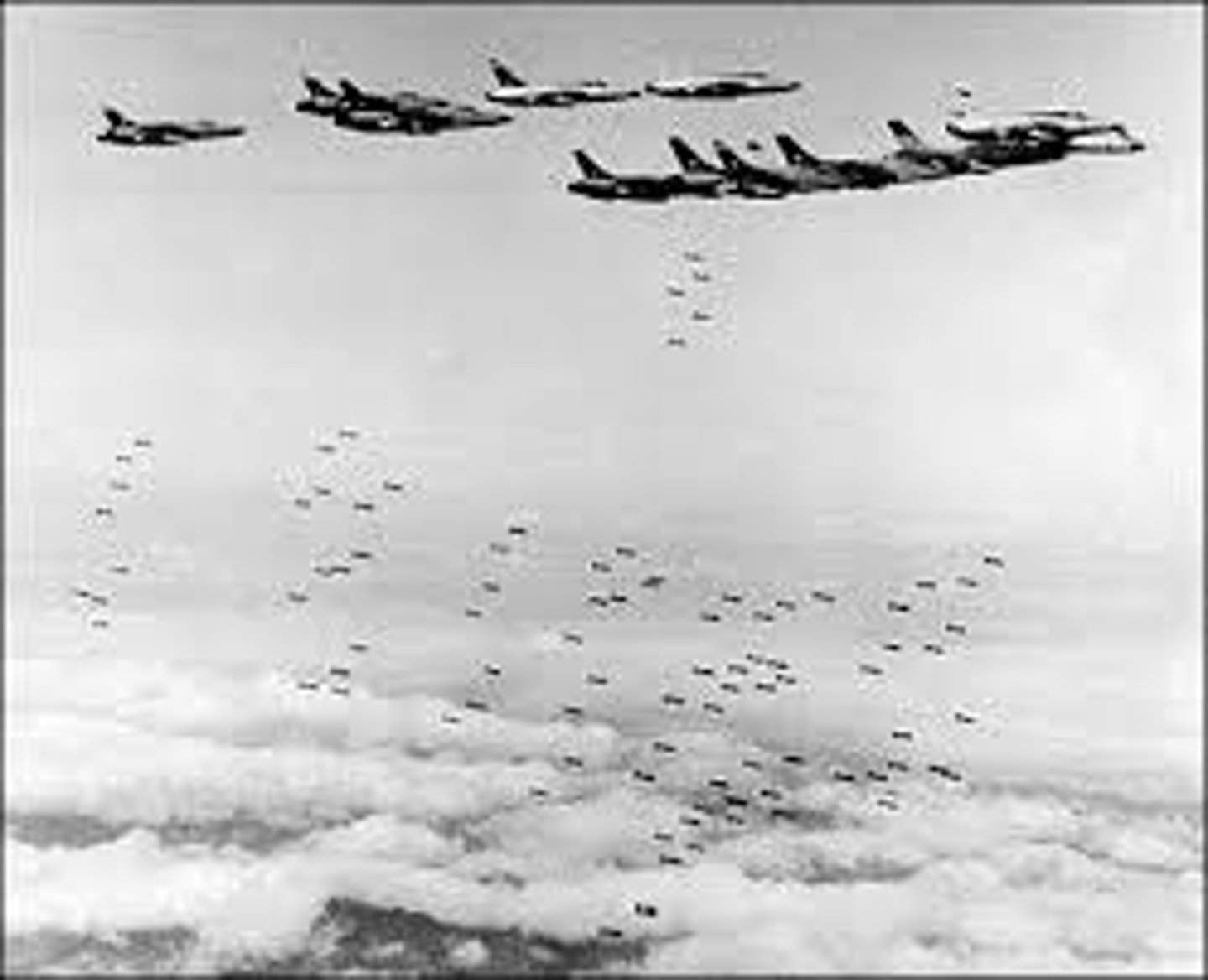 <p>A bombing campaign that began in 1965 and was authorized by President Johnson escalating the war in Vietnam</p><p>Una campaña de bombardeos que comenzó en 1965 y fue autorizada por el presidente Johnson intensificando la guerra en Vietnam.</p>
