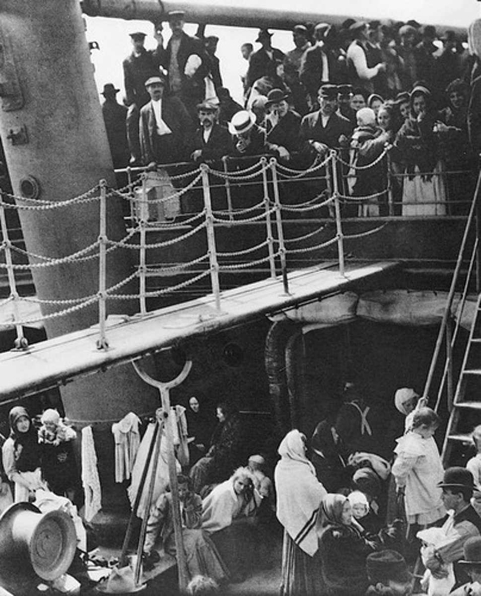 <p>Alfred Stieglitz, The Steerage, 1927</p>