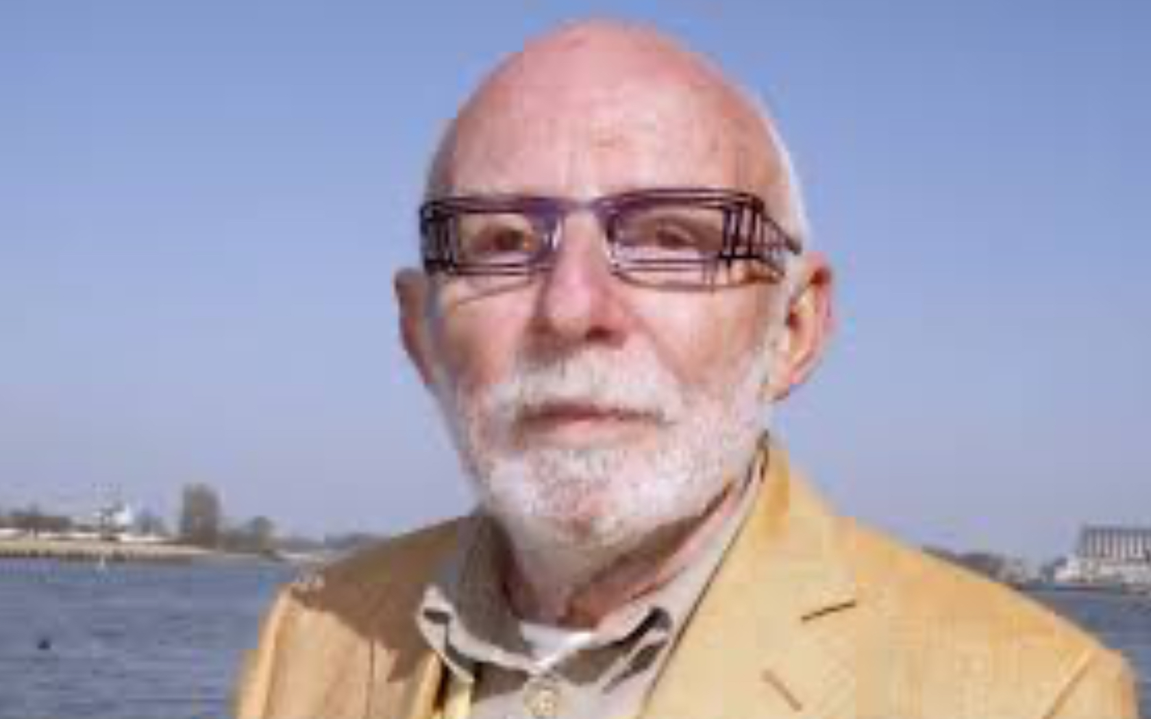 <p>Who is this author?</p>