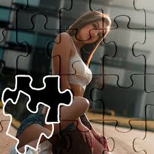 <p>o pedaço (chunk or portion broken off: piece of cake)</p><p>a peça (defined unit: piece of puzzle; piece of clothing)</p>