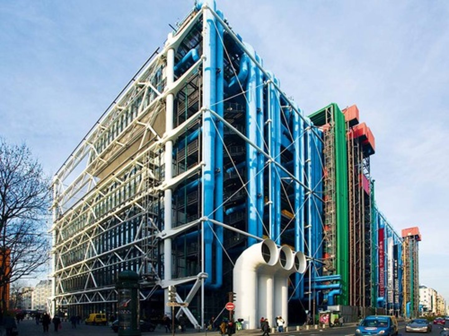 <p>1933-2025 &amp; 1937-heden : Baanbrekers van de High Tech-architectuur, bekend van het Centre Pompidou. Zij brachten technische systemen expliciet als esthetisch kenmerk naar de buitenkant.</p>