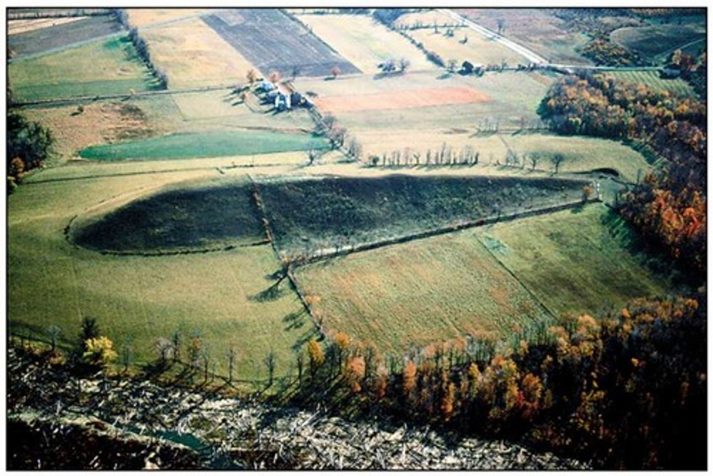 <p>A long mound of till that is smoothed in the direction of the glacier's flow</p>