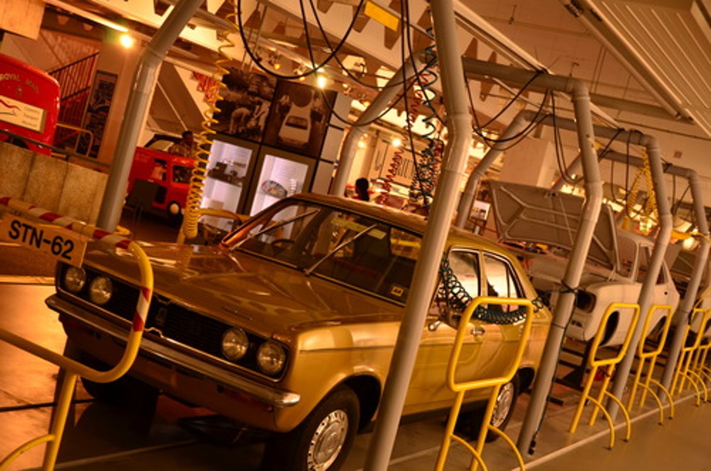 <p>classic assembly line. A line process, a continuous process.</p>