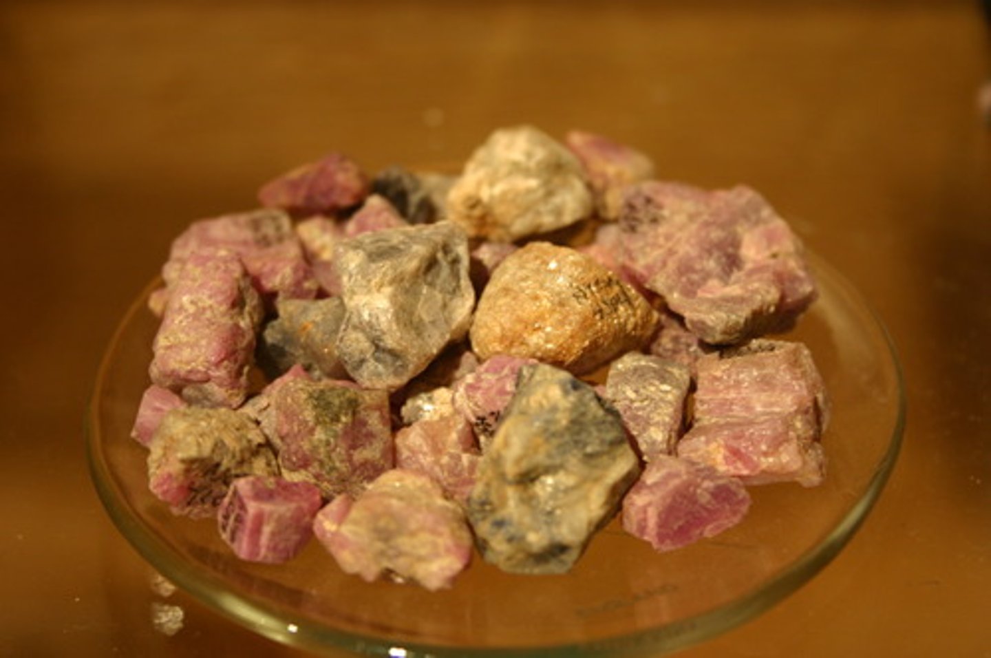 <p>Mineral</p><p>Color: White/pink</p><p>Streak: colorless or white</p><p>Layers:</p><p>Texture:</p><p>Shiny: glassy to pearly</p><p>Hardness: Moh's scale 6</p><p>Other:</p><p>Specific gravity 2.55</p><p>looks like marble</p><p>most common mineral on earth</p><p>harder than feldspar</p>