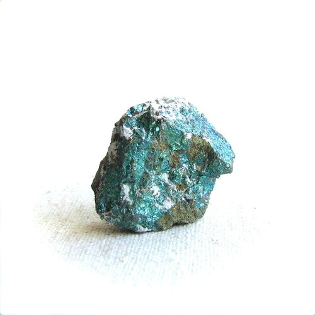 <p>Mineral</p><p>Color: copper red-orange (blue/green patina, like rust)</p><p>Streak: copper red-orange</p><p>Layers:</p><p>Texture:</p><p>Shiny: metallic luster</p><p>Hardness:</p><p>Other: bendable and conducts heat and electricity</p><p>used to make wires</p><p>when exposed to acid, it forms a blue-green patina.</p><p>special forms: Float and denrytic</p>