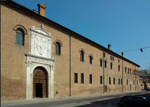 <p>main portal with Este coat of arms,</p>