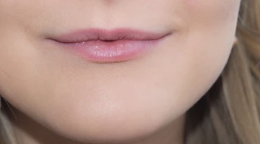 <p>thin lips </p>