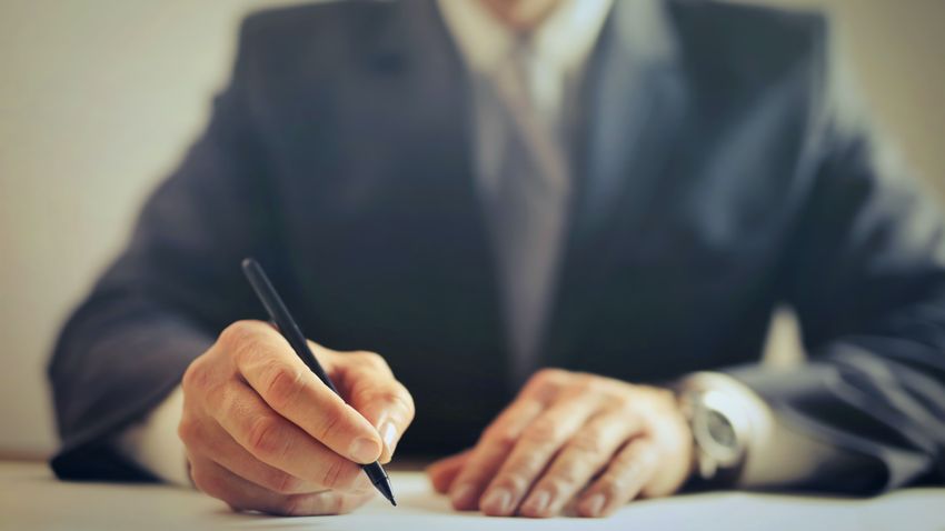 nagy hatással bíró