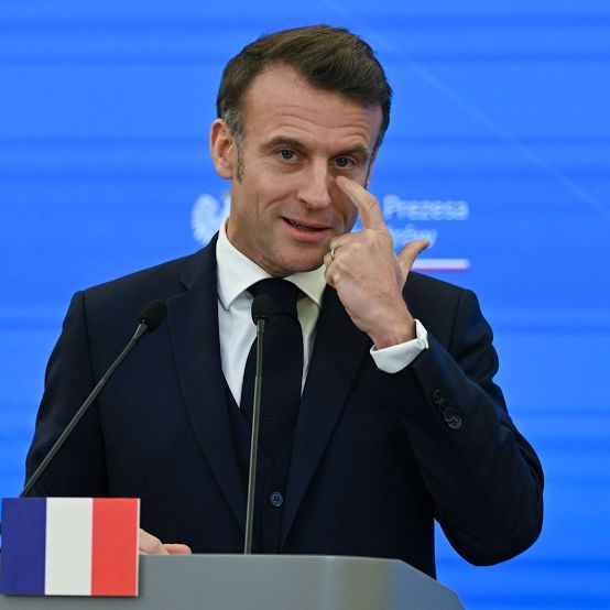 <p>Macron</p>