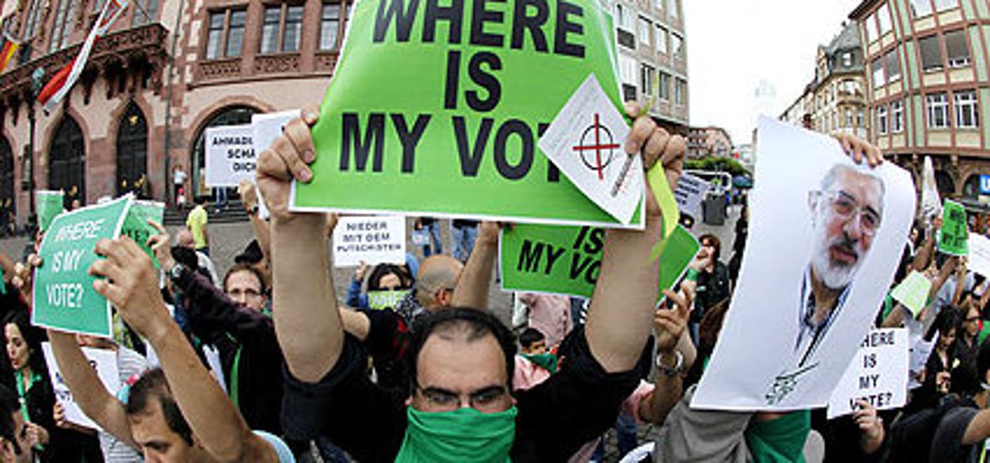 <p>to arrange dishonestly for the result of something, for example an election, to be changed</p>