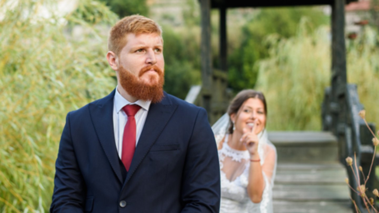 <p>hù</p><p>ex: Don't ...me like that! You scared me to death.</p>