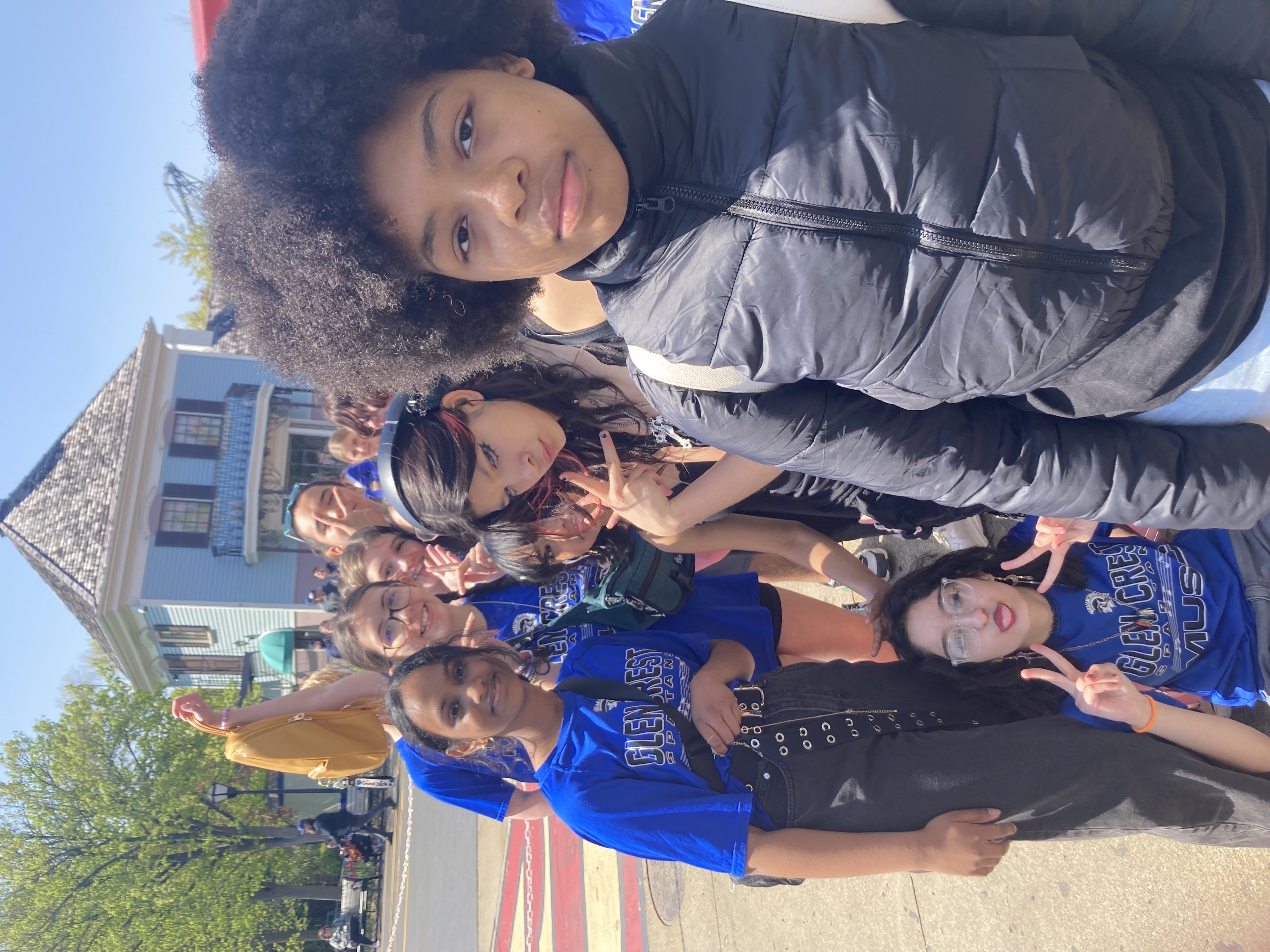 <p>i knew</p><p>I knew I would have fun at Six Flags</p>