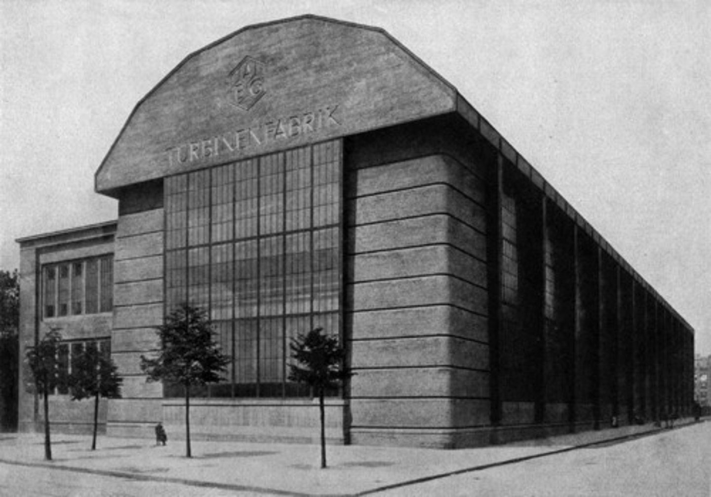 <p>Allgemeine Elektricitäts-Gesellschaft<br>General Electric Company<br>bought Edison's light bulb patents and became a top electrical company<br>created new model for mass-production factory setting</p>