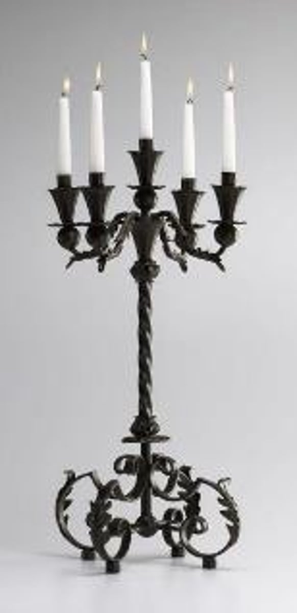 <p>A type of candle holder used in Renaissance decoration.</p>