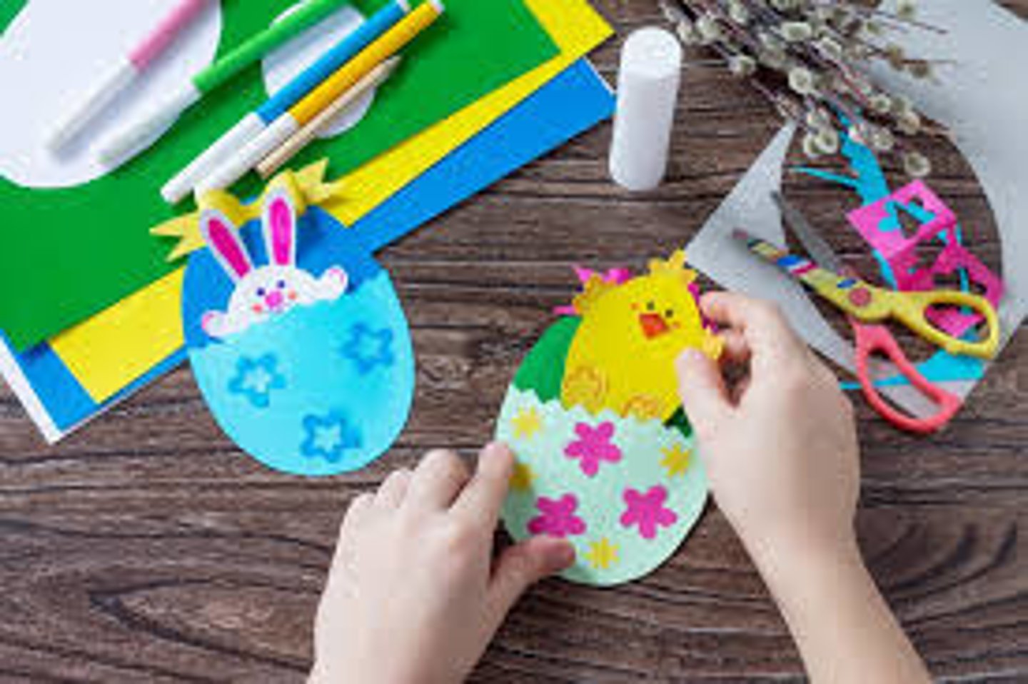 <p>/meɪk krɑːfts/ • Phrase • To create handmade items, often as a hobby. • Làm đồ thủ công. • She enjoys spending her weekends making crafts at home.</p>