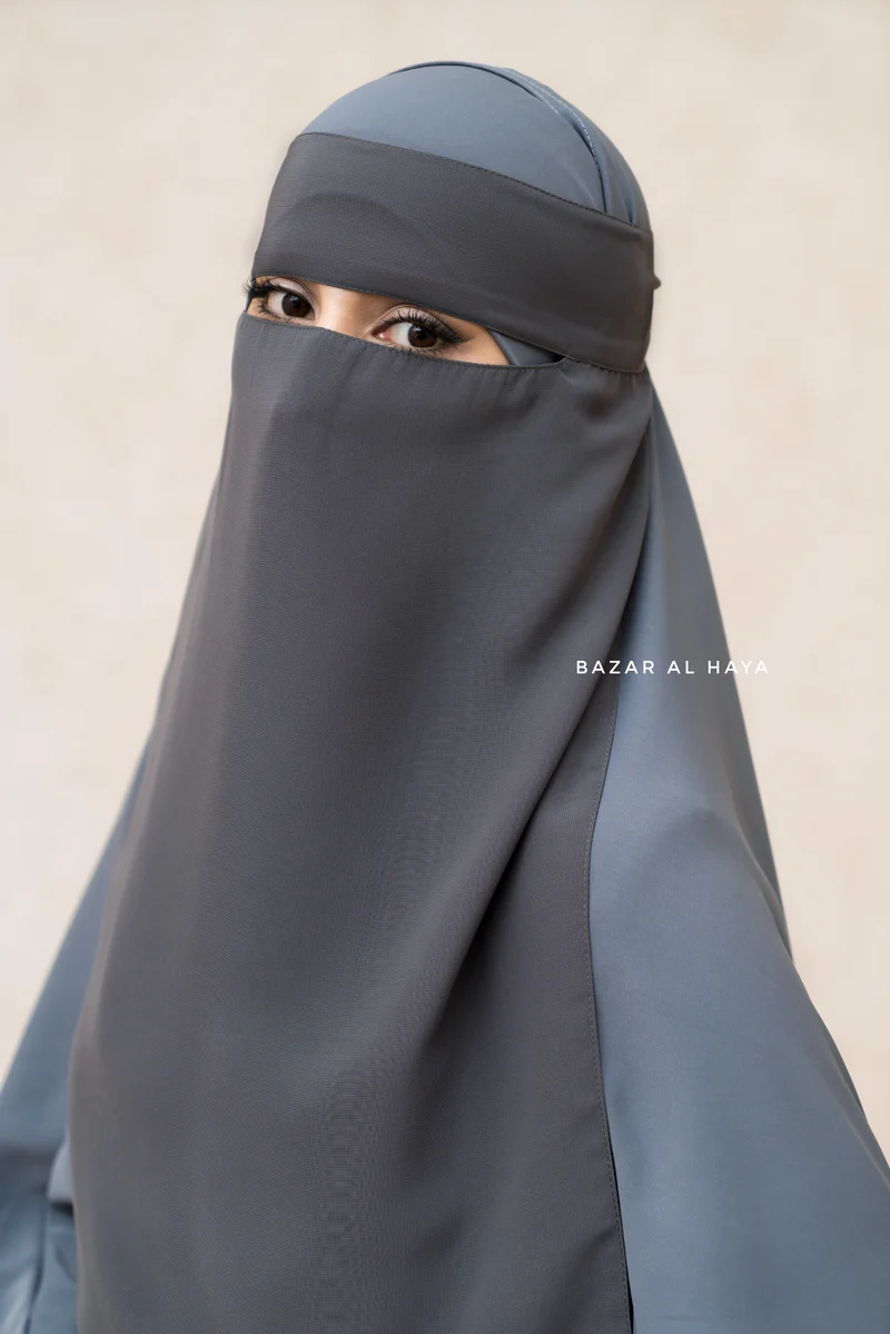 <p>نقاب (niqaab)</p>