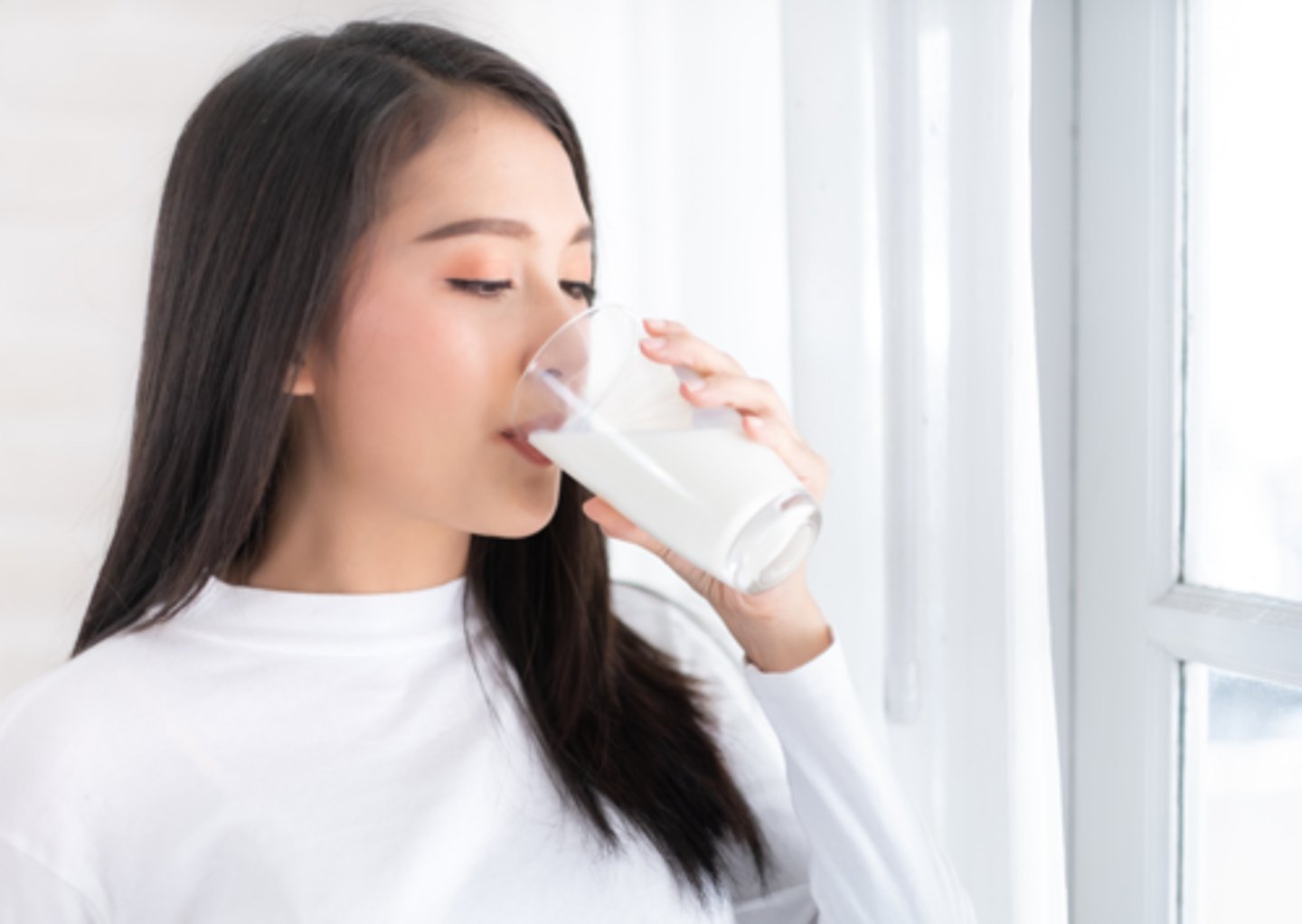 <p>When I get tired in the evenings, I _____ hot chocolate and watch Netflix.</p>