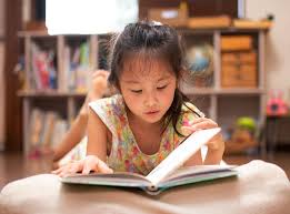 <p>to read (a book)</p>