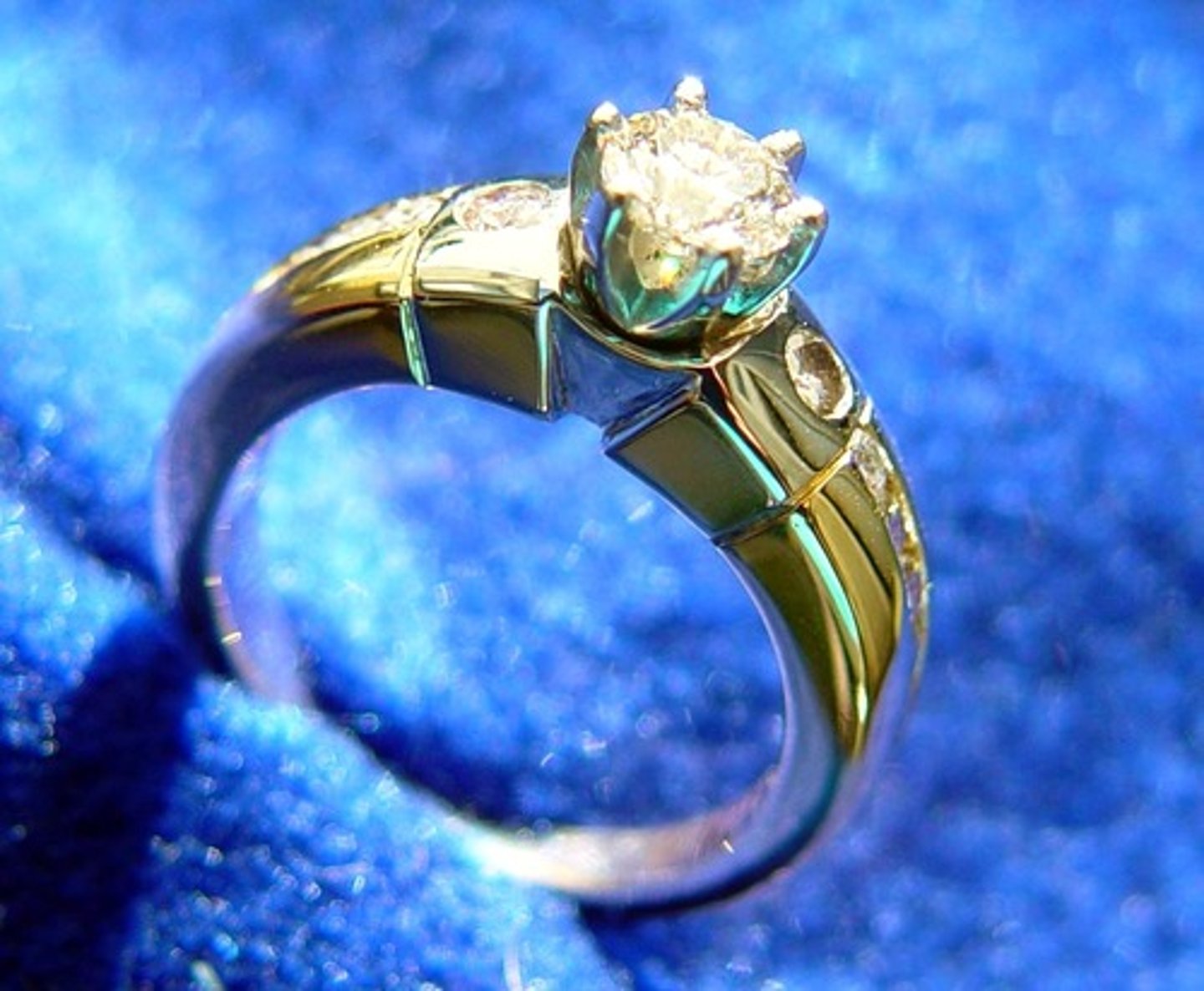 <p>ring</p>