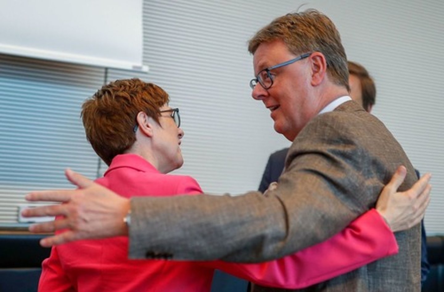 <p>to support someone or something : ủng hộ</p>