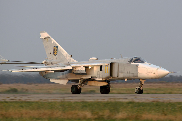 <p>FENCER E, Sukhoi Su-24MR Су-24МР (Recon, Rectangular intakes, variable sweep wings, Centreline pod, Dielectric panel on nose)</p>