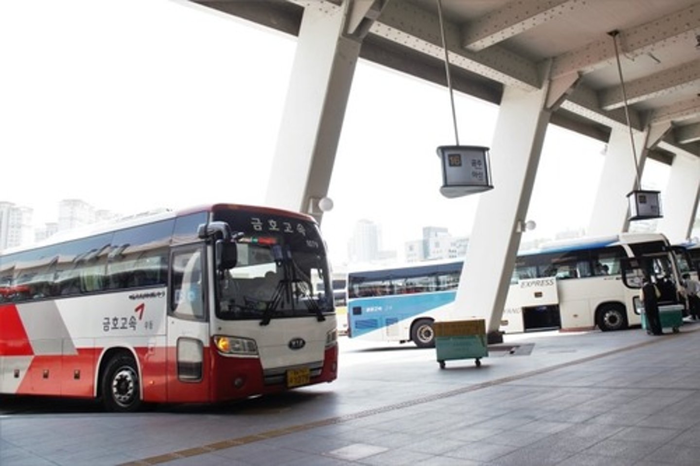 <p>express bus</p>