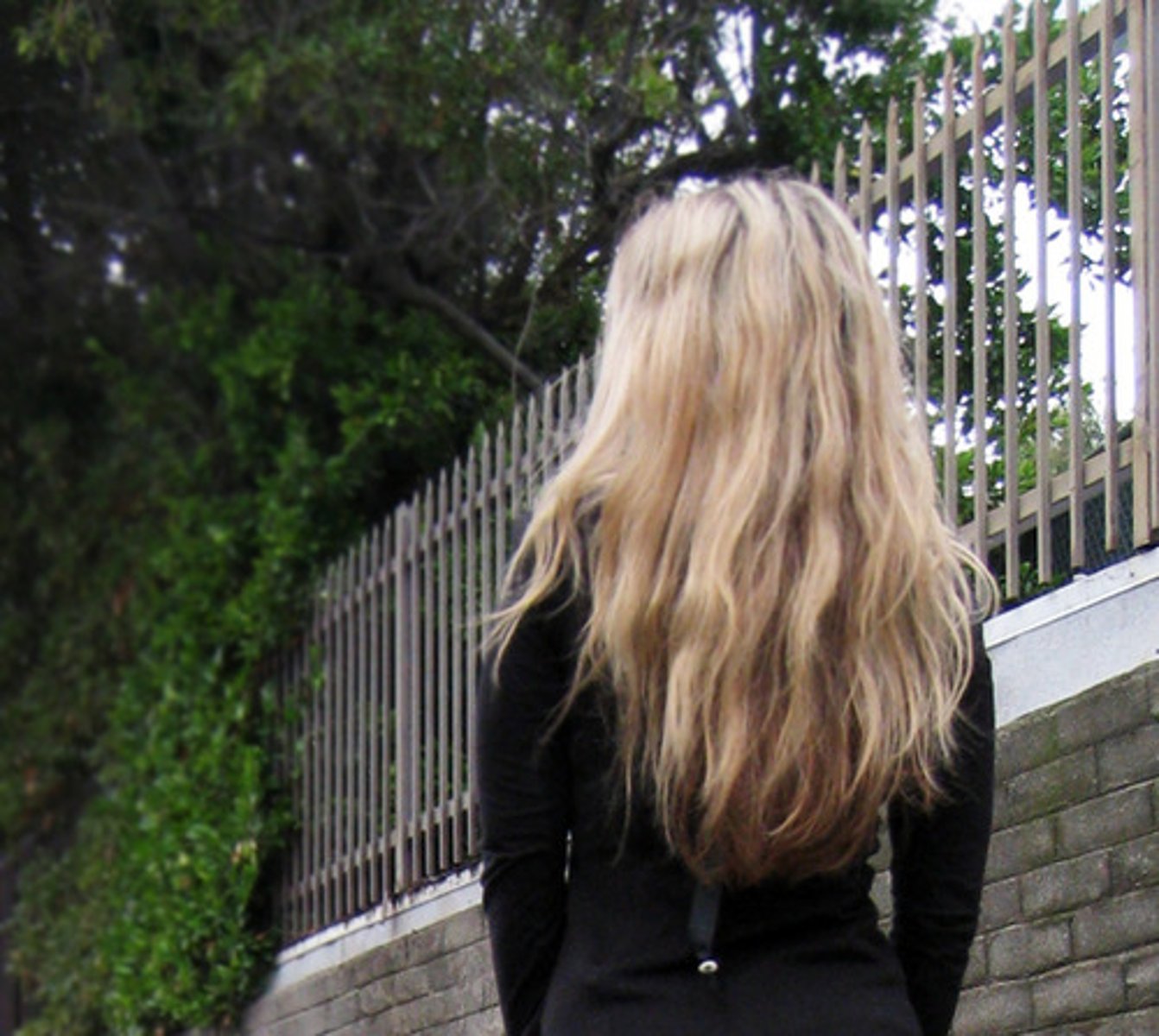 <p>To have wavy hair</p>