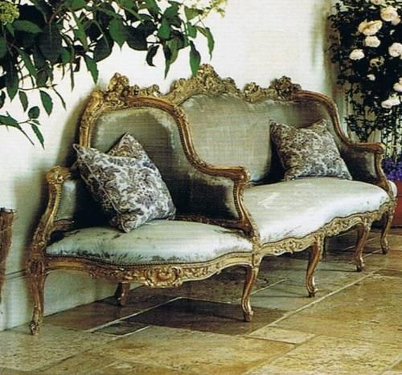<p>French Rococo (Louis XV)</p><p>Three seats with a single unit, with the two ends seat smaller and separated by arms</p>