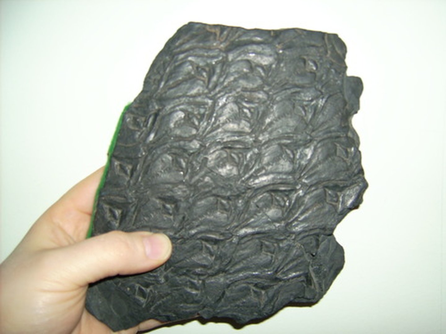 <p>a part of something that is left after the other parts have been used, removed, destroyed, etc. synonym remains</p><p>tàn tích</p>