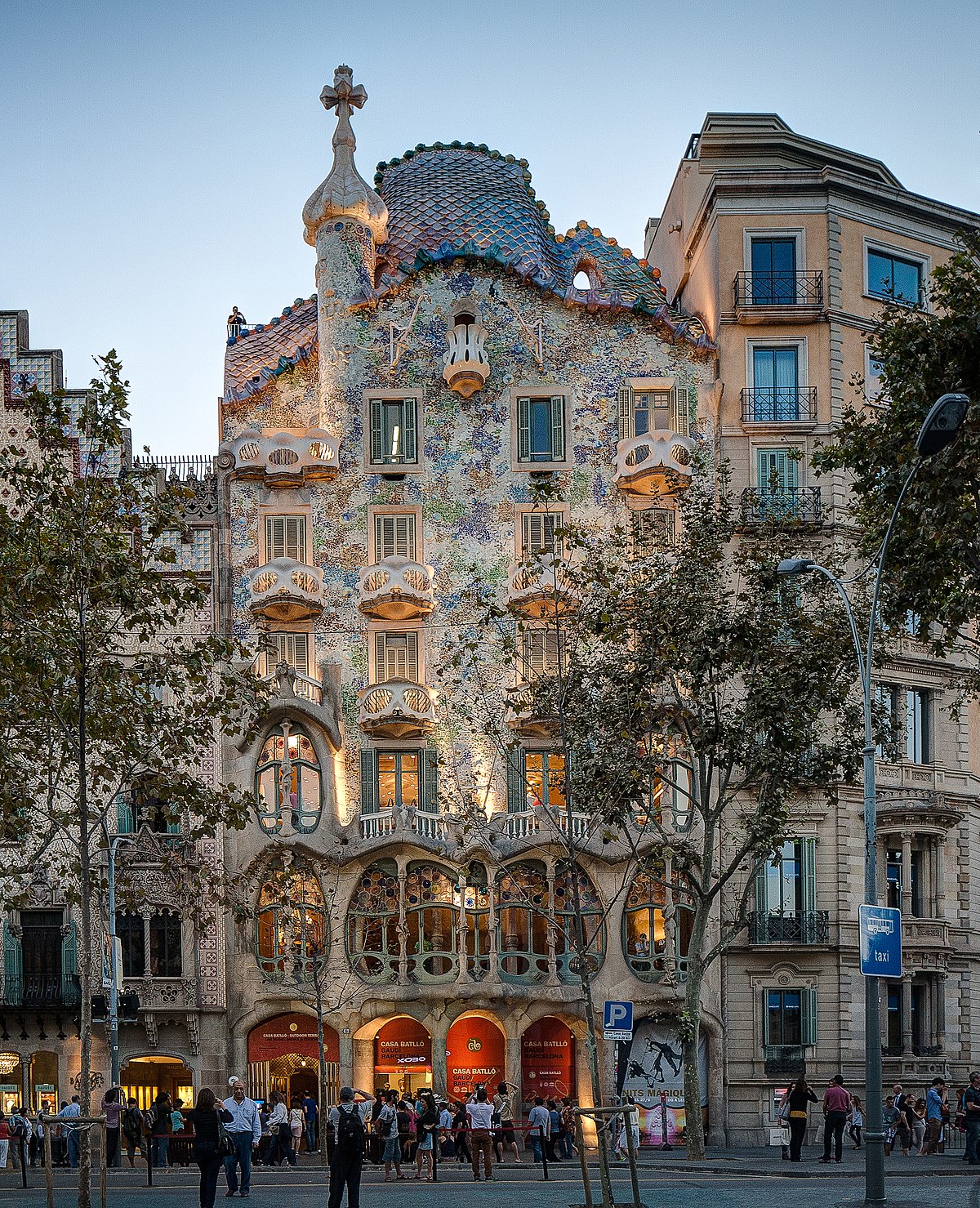 <p class="cvGsUA direction-ltr align-start para-style-body"><span>Casa Batlló</span></p>