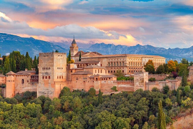 <p>La Alhambra, Moorish architecture</p>